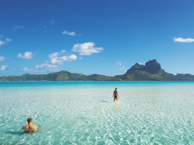 tahiti-bora-bora-clear-blue-waters